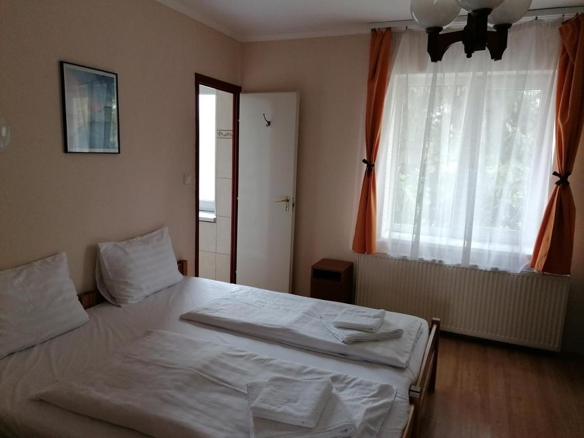 Hullam Panzio Bed and Breakfast Hajdúszoboszló Eksteriør billede