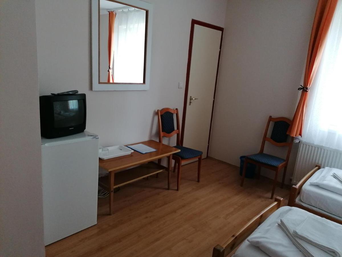 Hullam Panzio Bed and Breakfast Hajdúszoboszló Eksteriør billede
